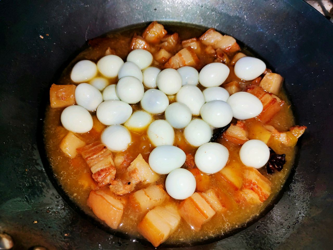 家常鹌鹑蛋红烧肉