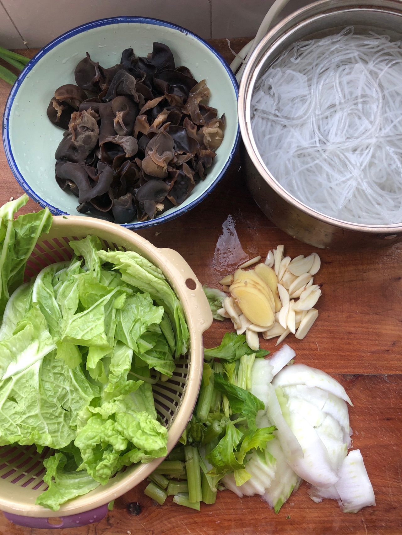 家常白菜炒粉条