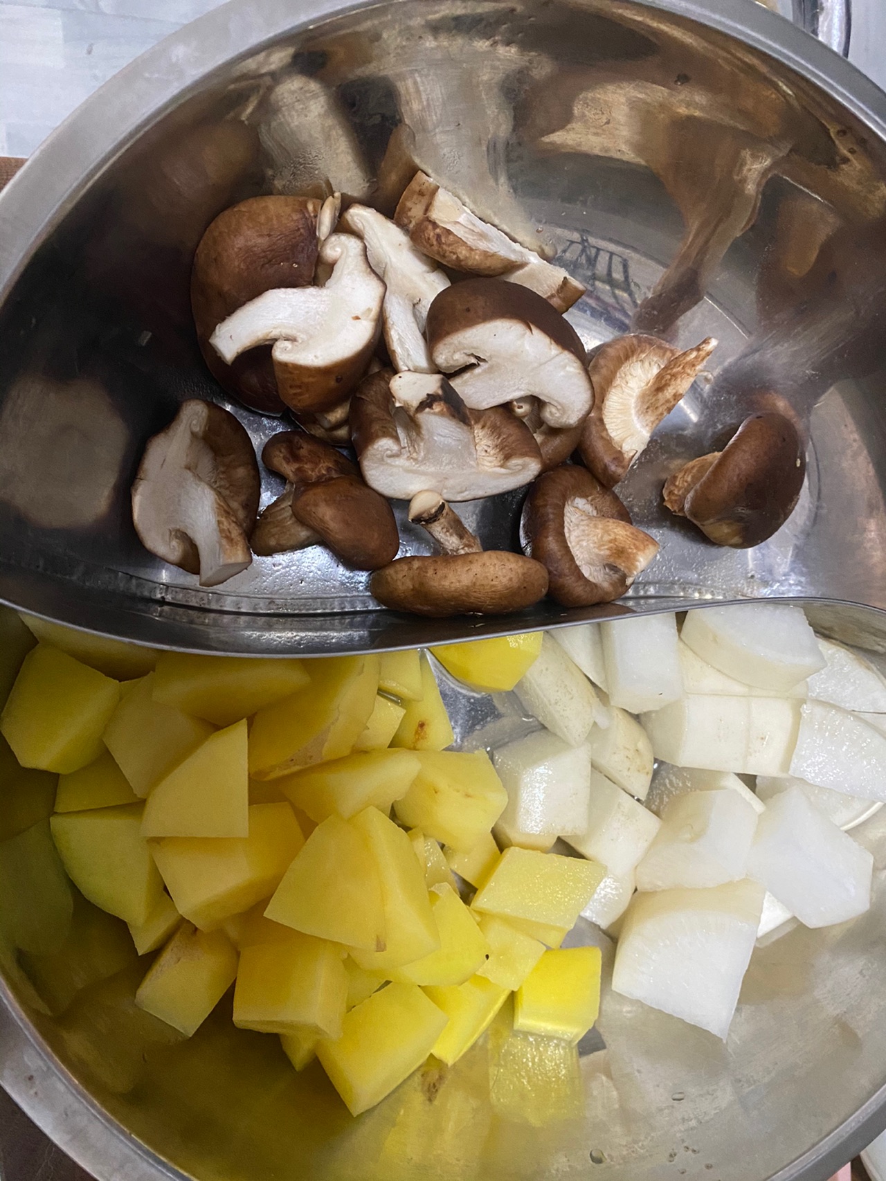 家常版辣白菜炖豆腐汤