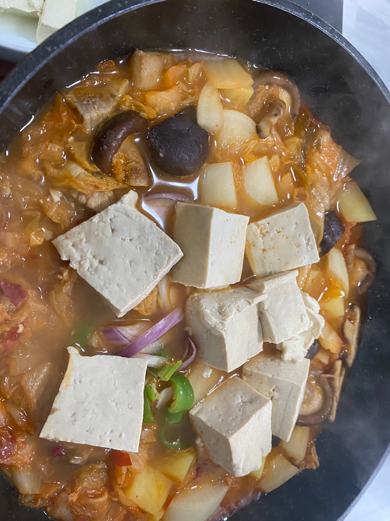 家常版辣白菜炖豆腐汤