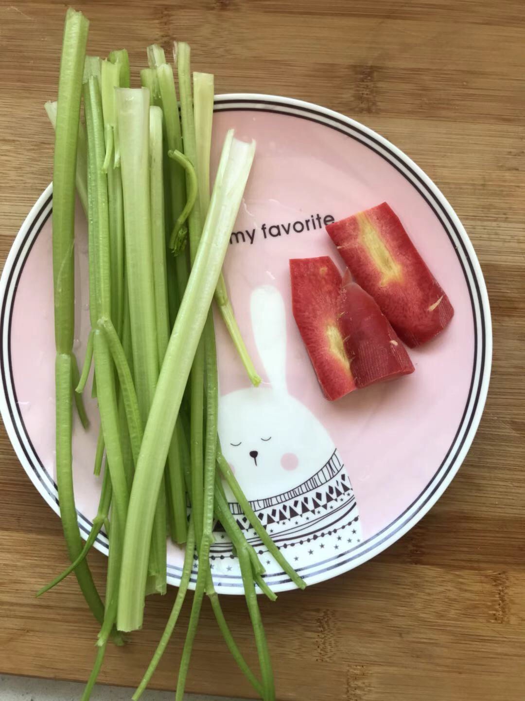 家常拌芹菜腐竹