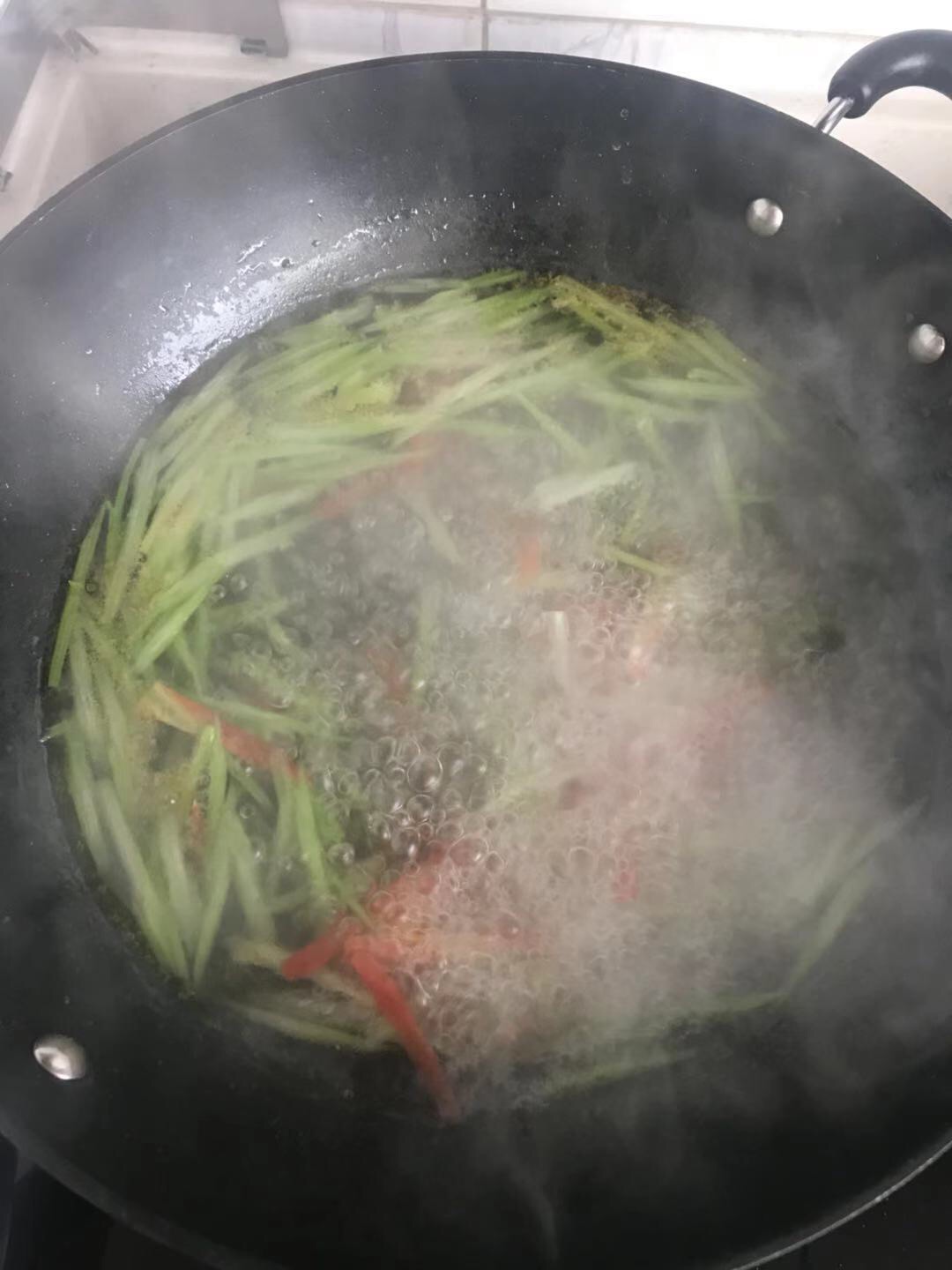 家常拌芹菜腐竹