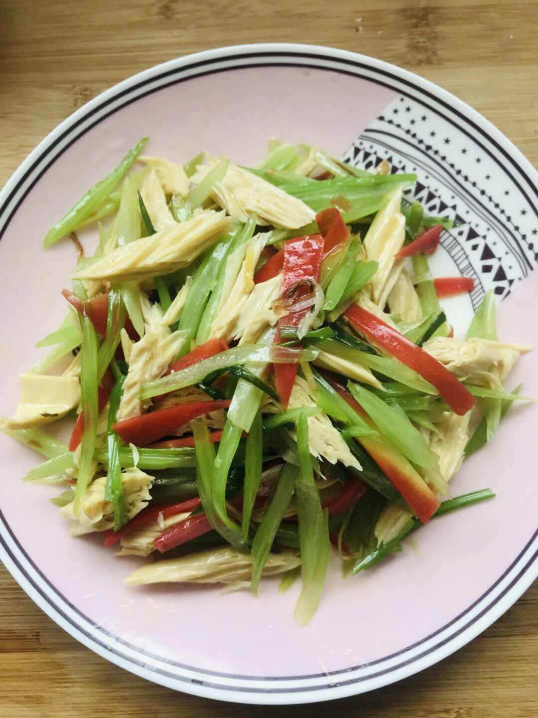 家常拌芹菜腐竹