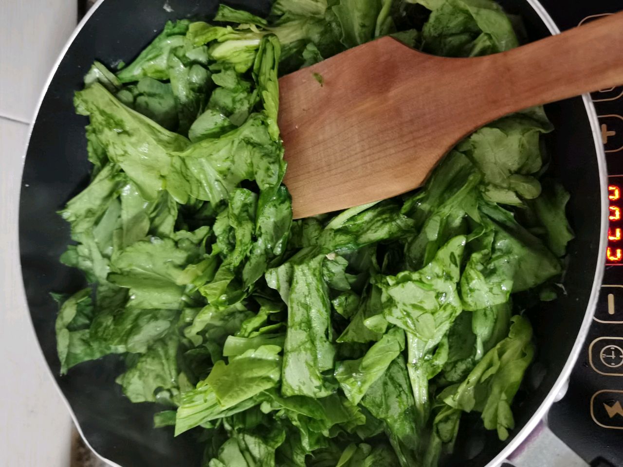 家常版茼蒿炒鸡蛋