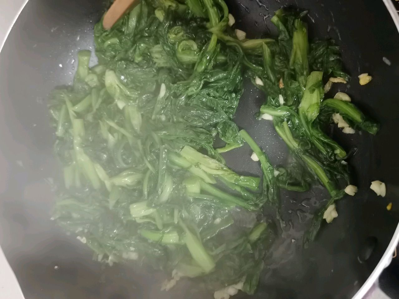 家常版茼蒿炒鸡蛋