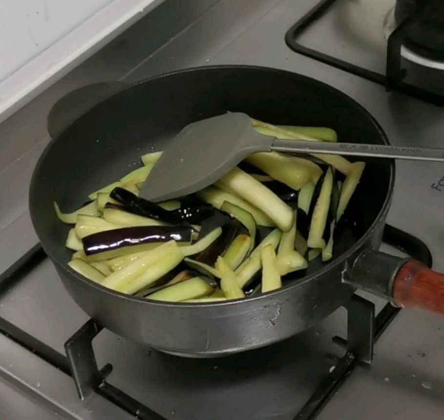 家常菜_快手菜_咸鱼茄子煲
