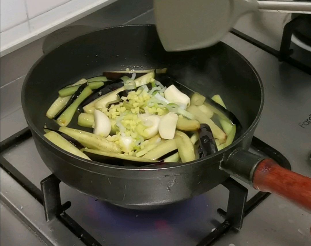 家常菜_快手菜_咸鱼茄子煲