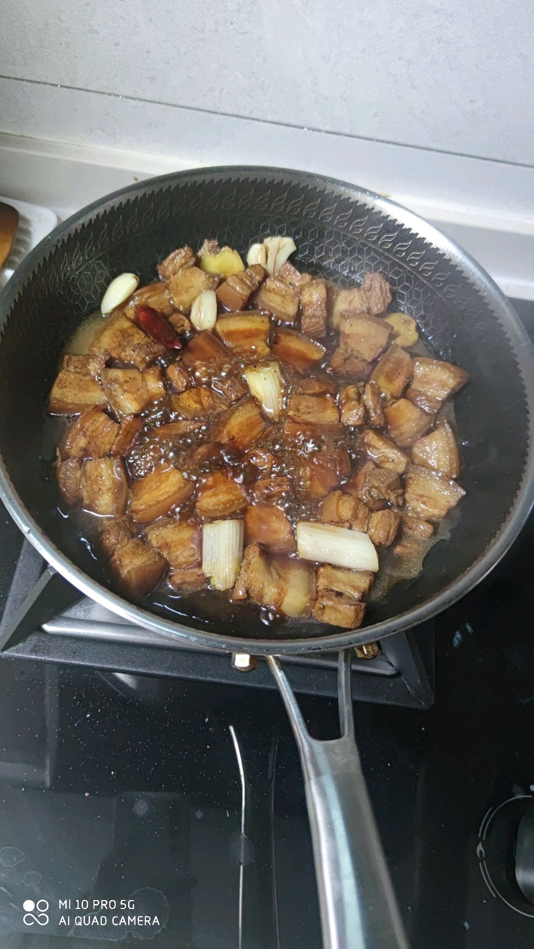 〔家常菜〕香香红烧肉土豆