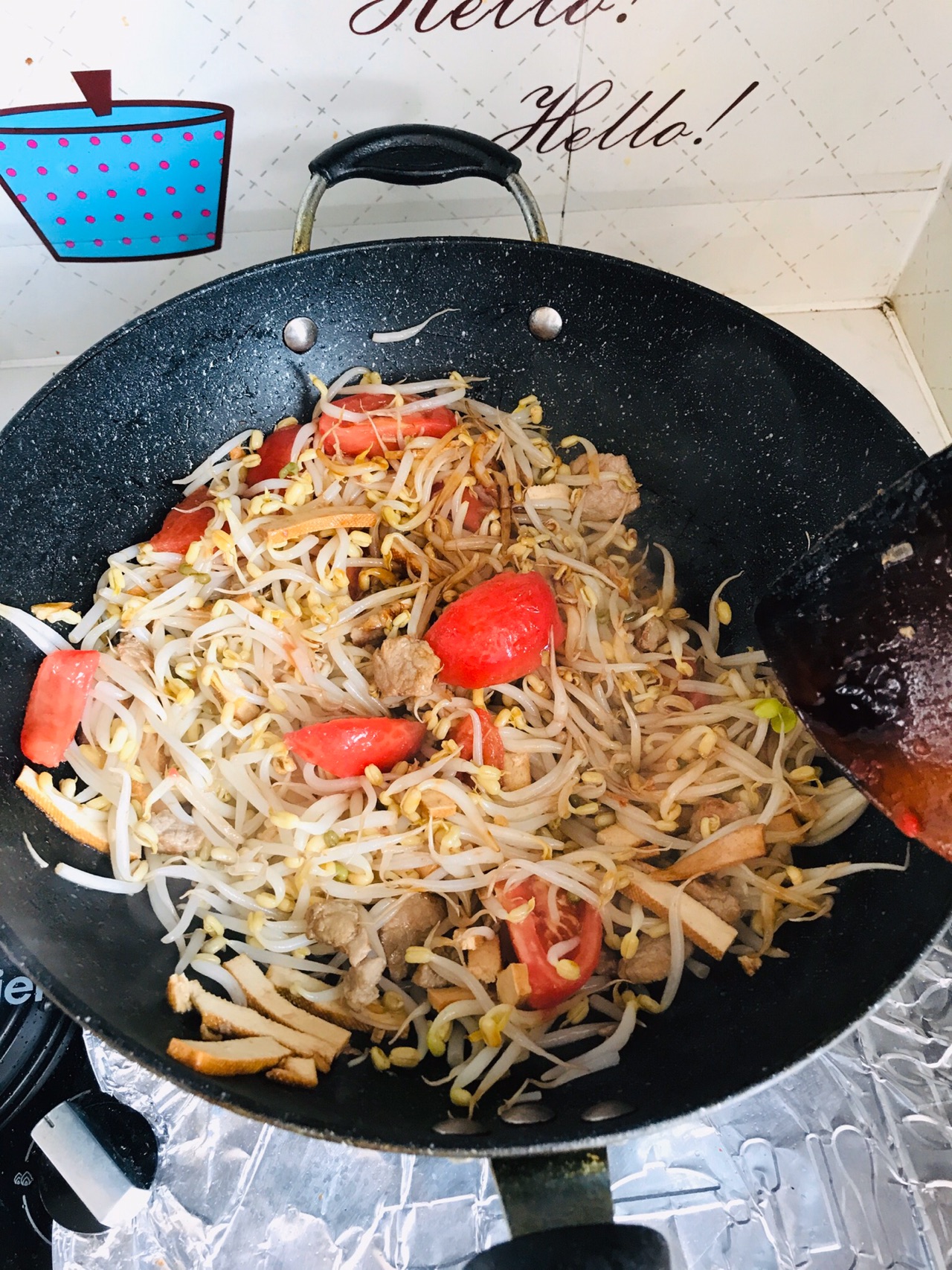 家常豆芽肉丝炒饼