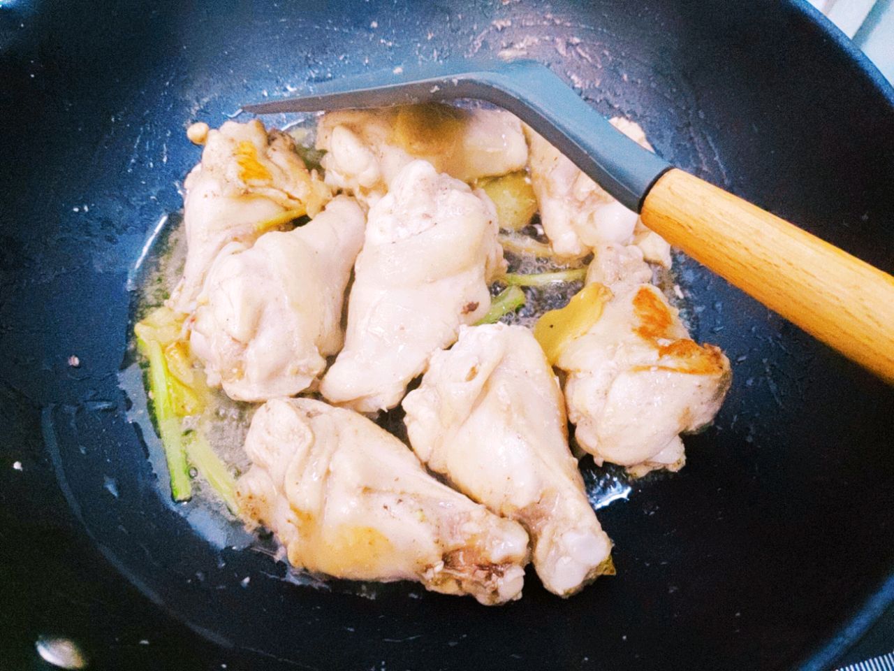 家常红烧鸡翅根