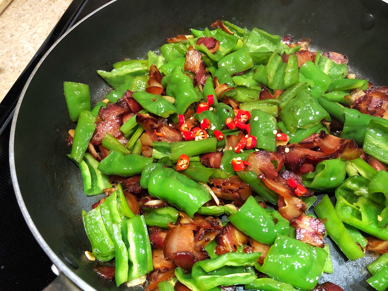 家常尖椒炒腊肉