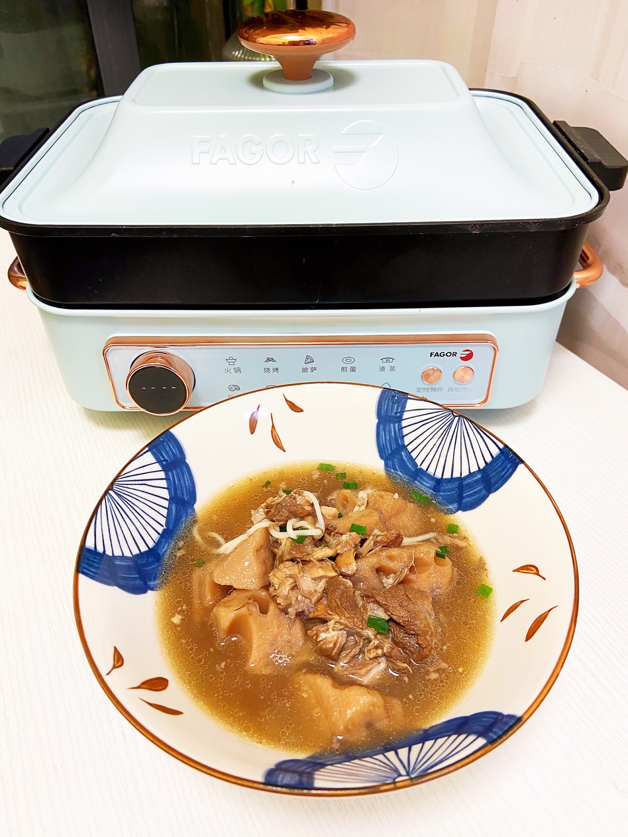 家常美食｜筒骨莲藕汤面