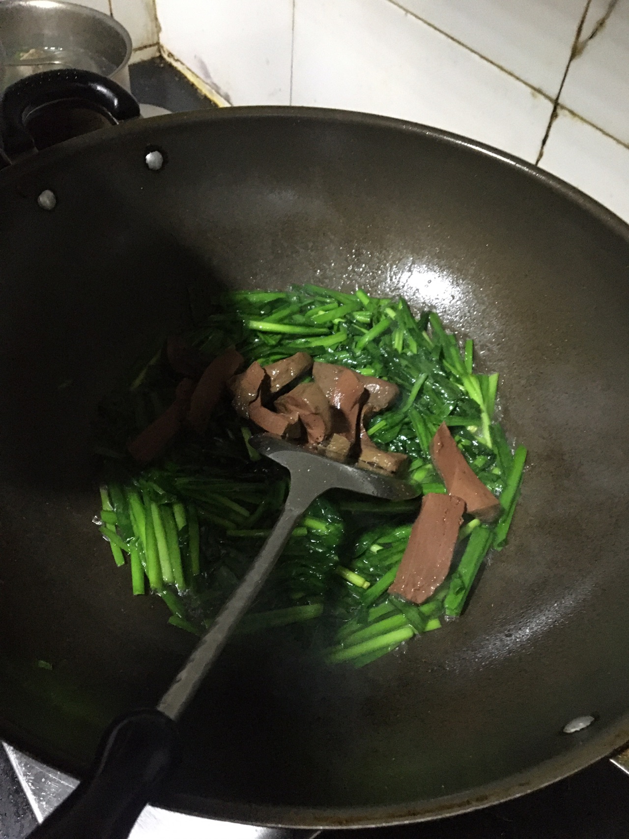 家常美味：韭菜炒猪血