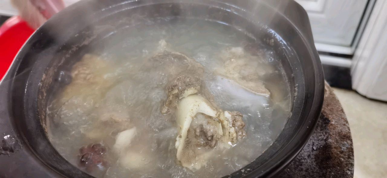 家常砂锅筒骨煲