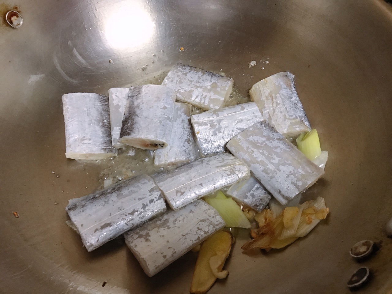 家常烧带鱼