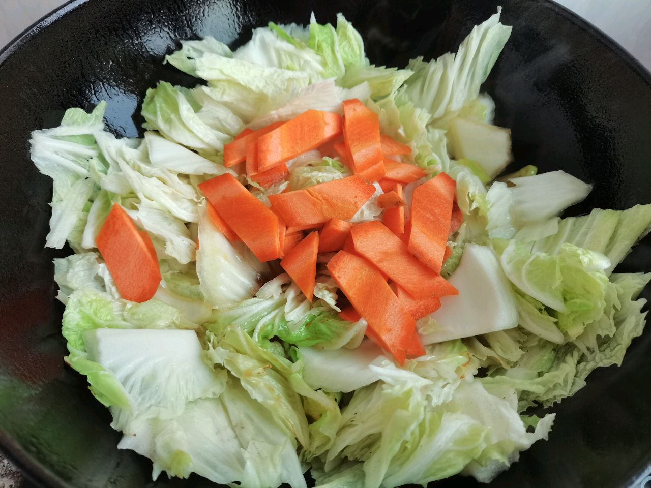 家常小炒胡萝卜白菜片