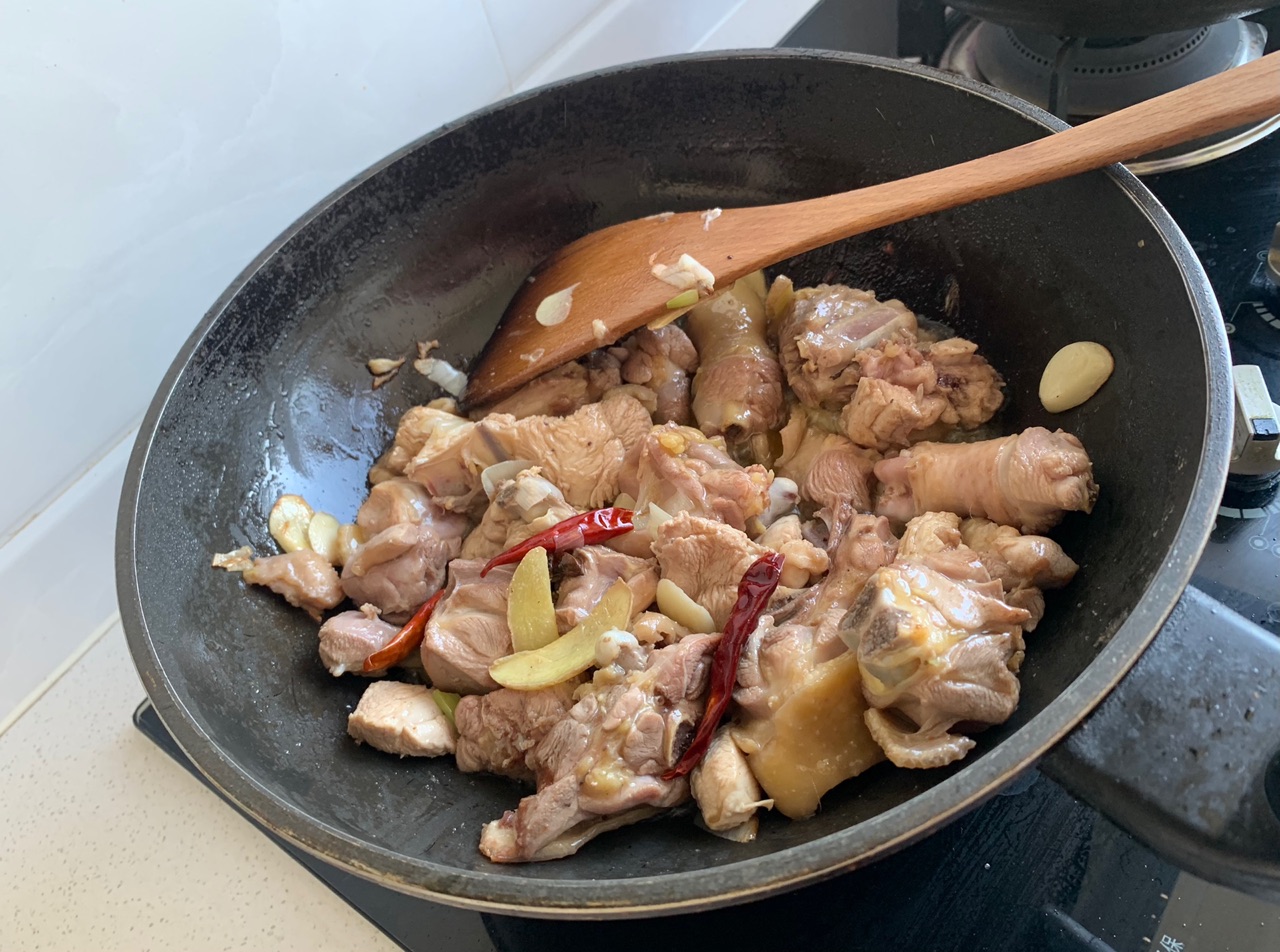 家炖鸡肉