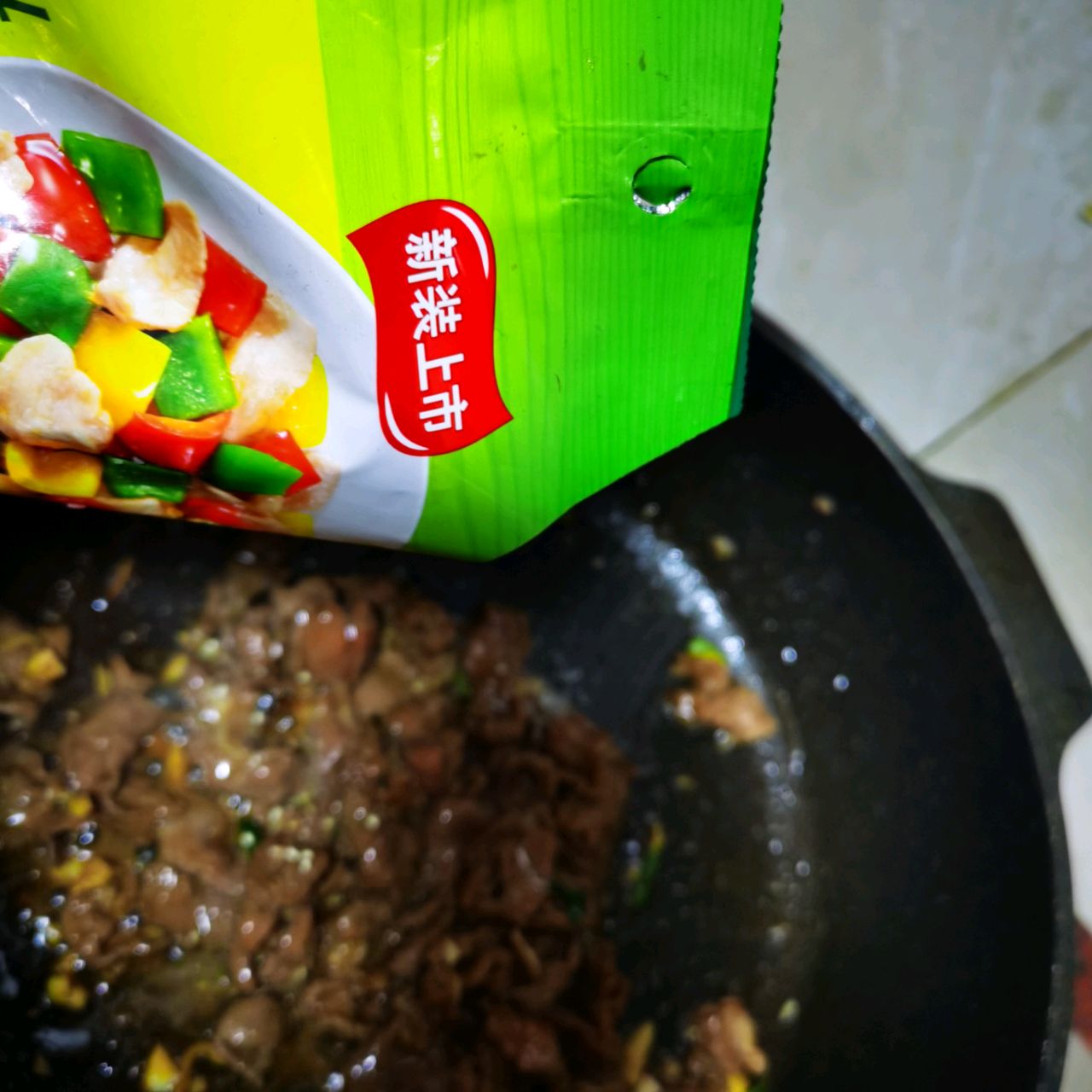 家乐鸡粉炒牛肉。