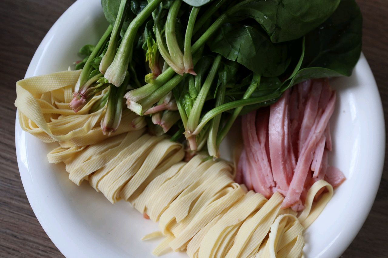 家乐原味鸡完美pick两道食谱,上汤千丝和越南鸡丝春卷