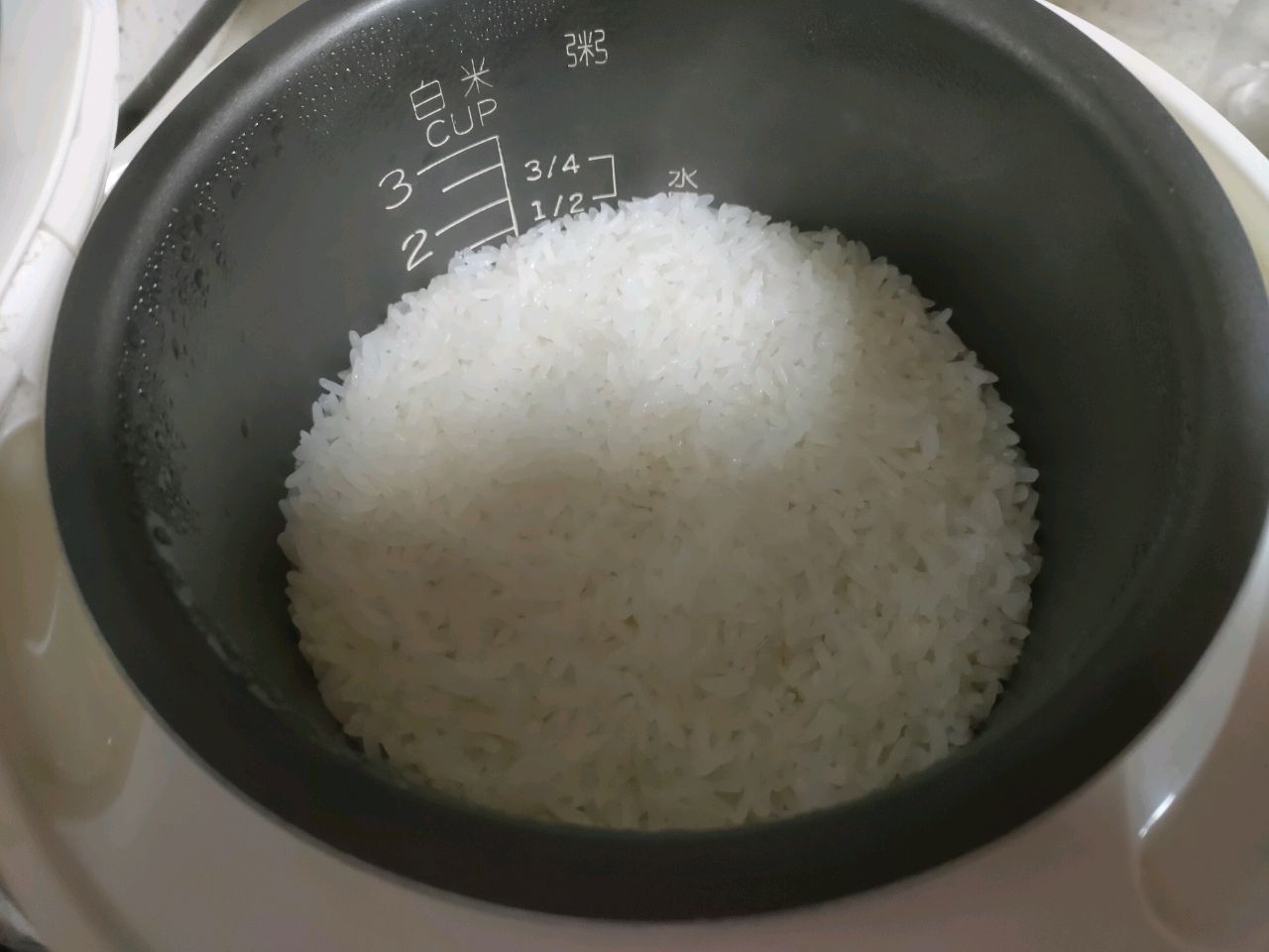 加了油的米饭，油亮亮
