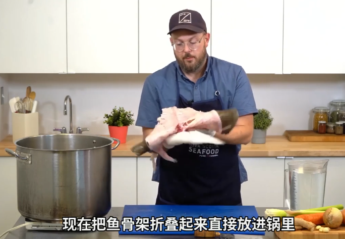 加拿大大比目鱼鲜鱼汤