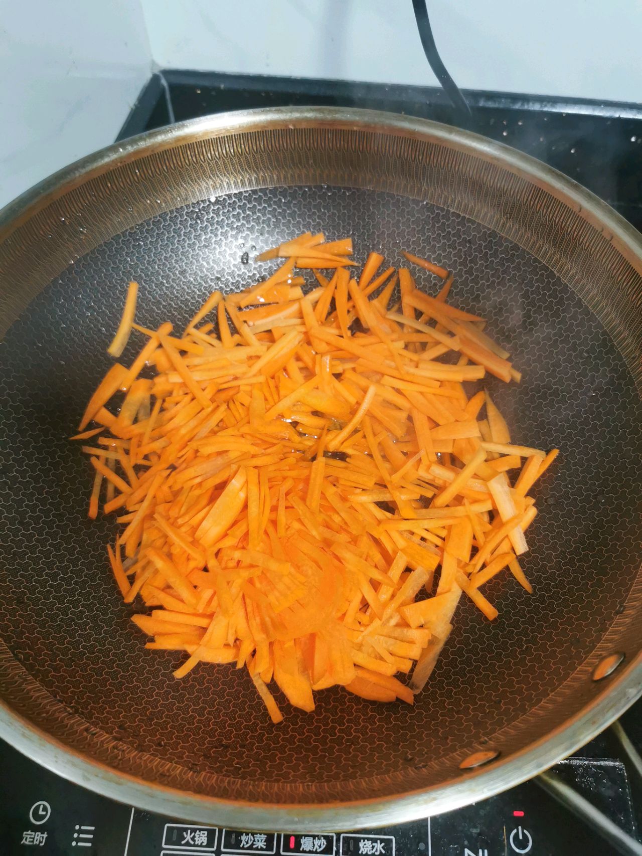 家庭版 简单易做的清炒胡萝卜