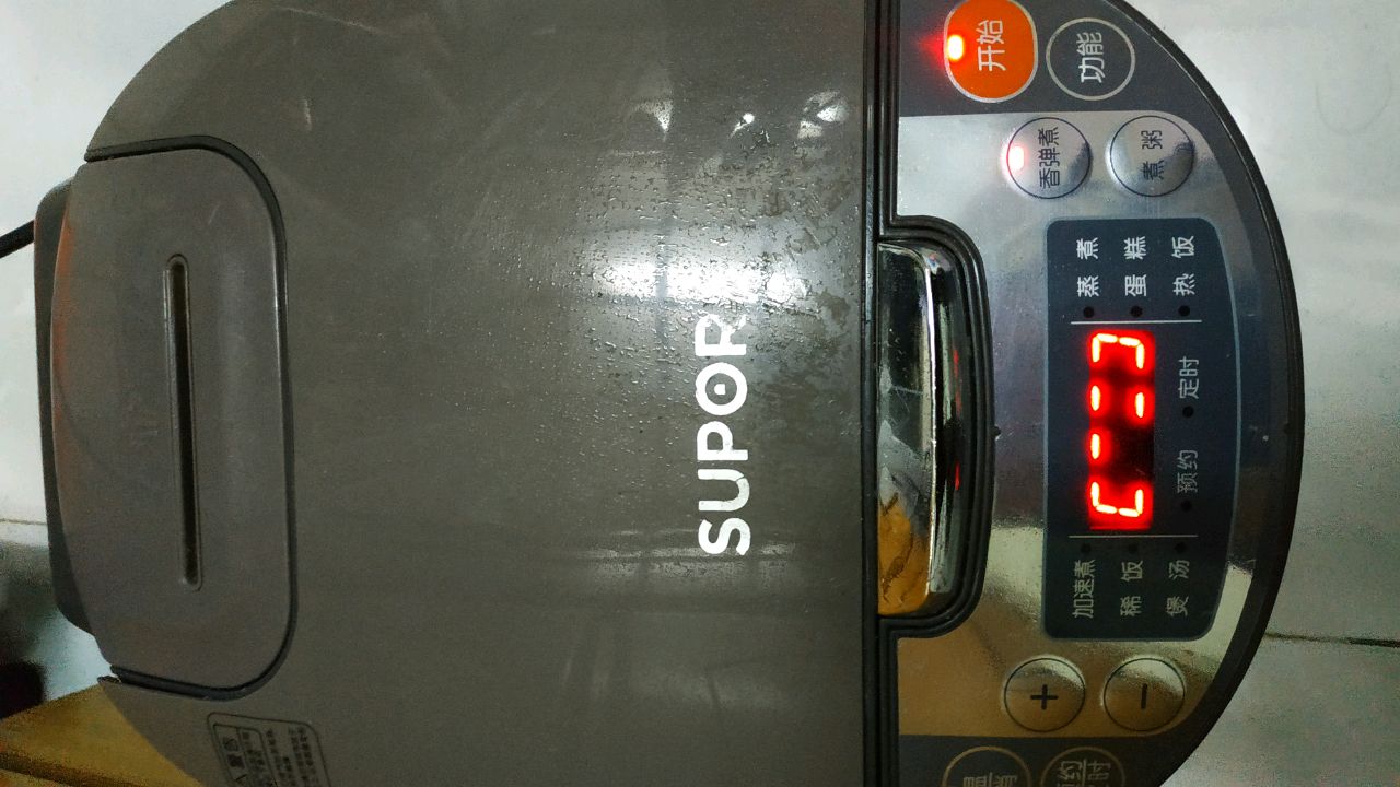 家庭版金枪鱼饭团
