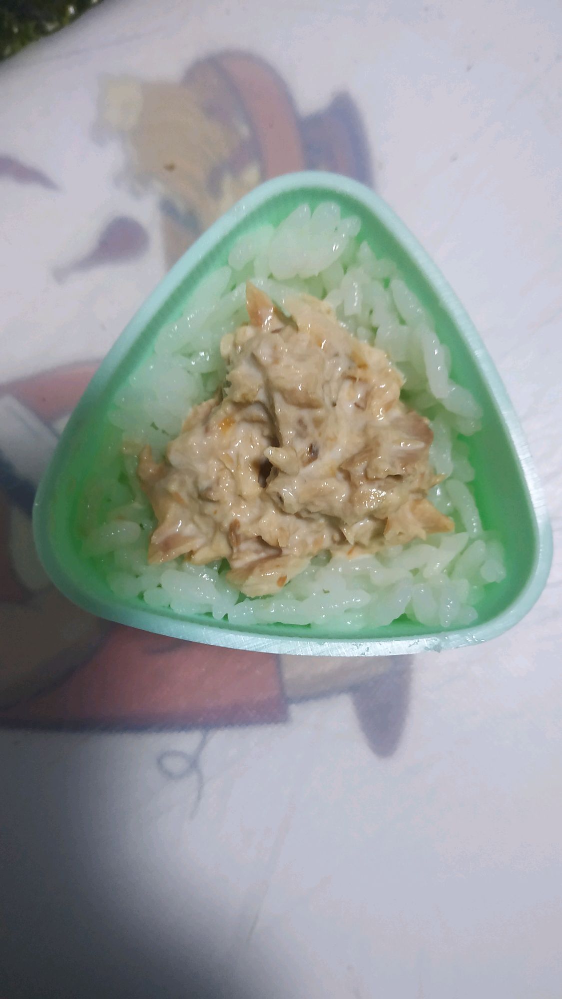 家庭版金枪鱼饭团