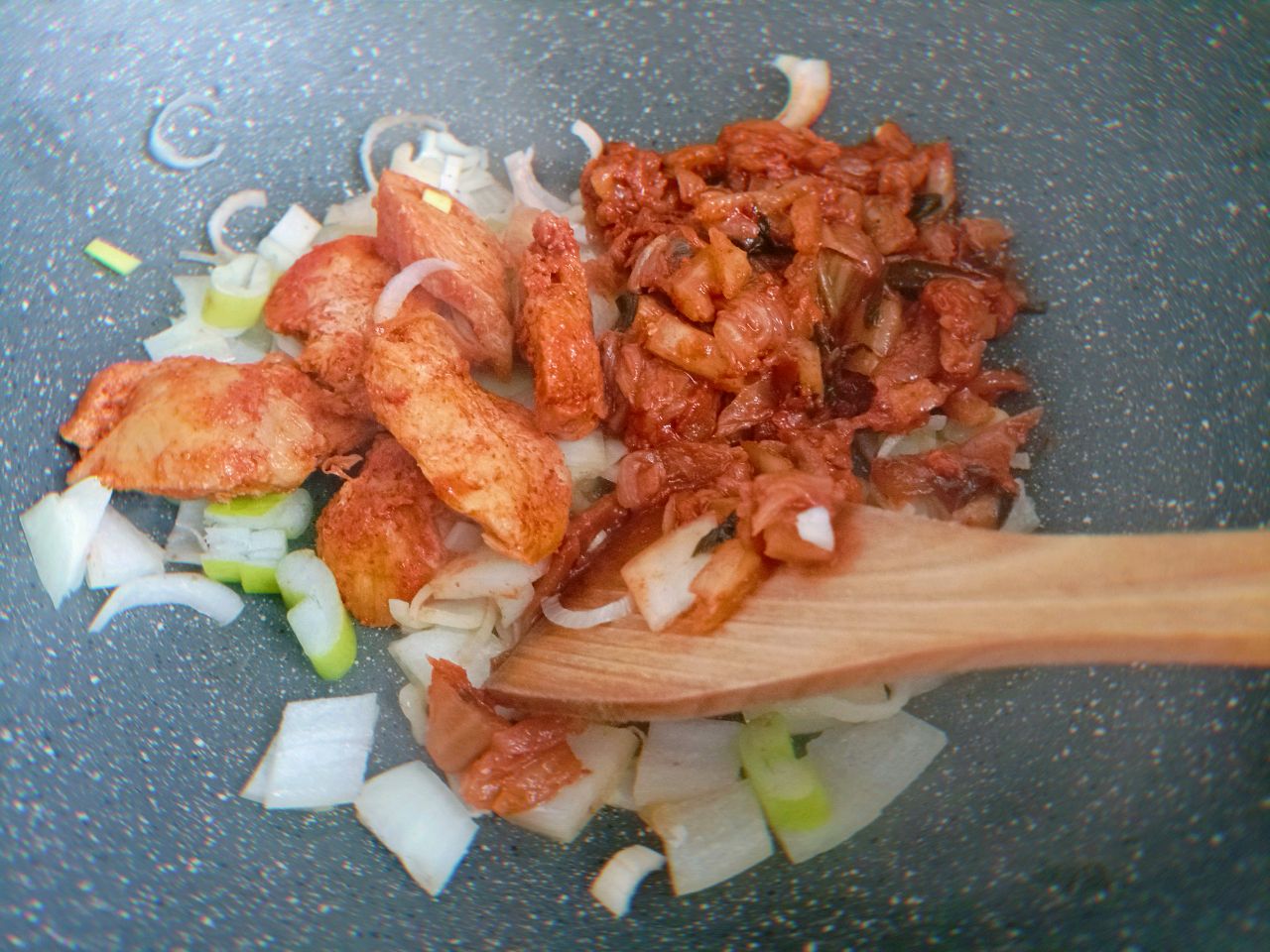 家庭版辣白菜炒饭