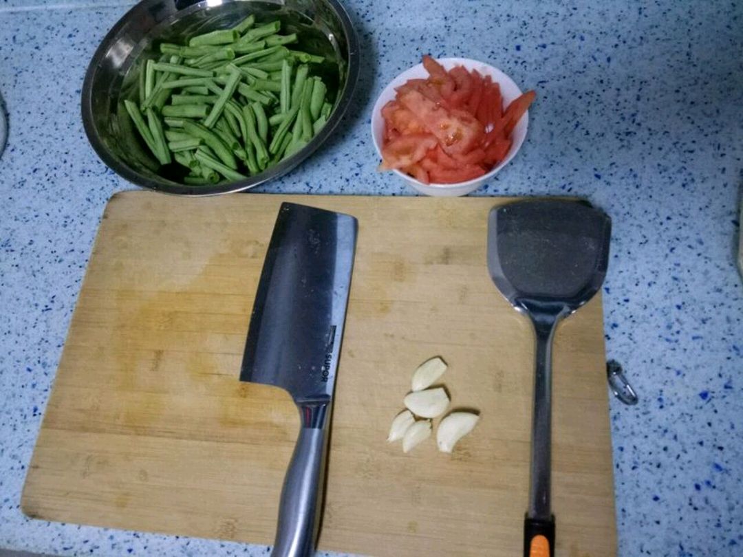 家庭版土豆豆角烧茄子与凉拌黄瓜豆腐干