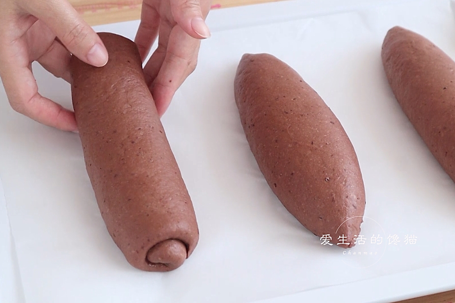 加州葡萄干杏仁面包卷