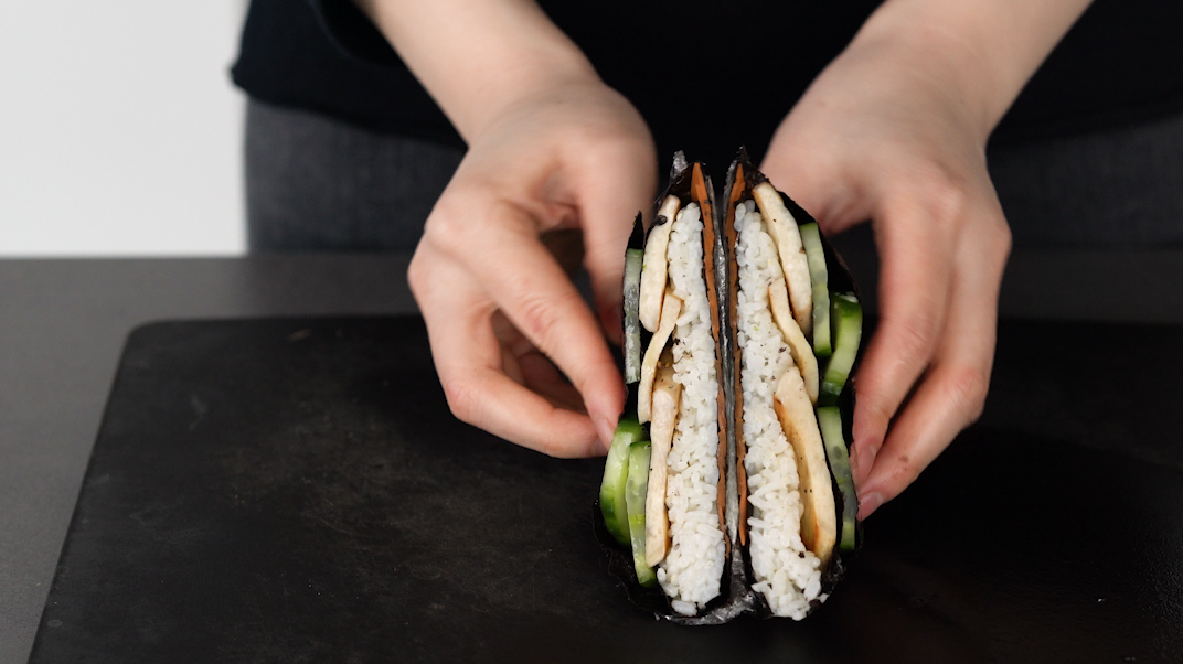 剪一下,折三下,这样的紫菜三文治吃过吗?