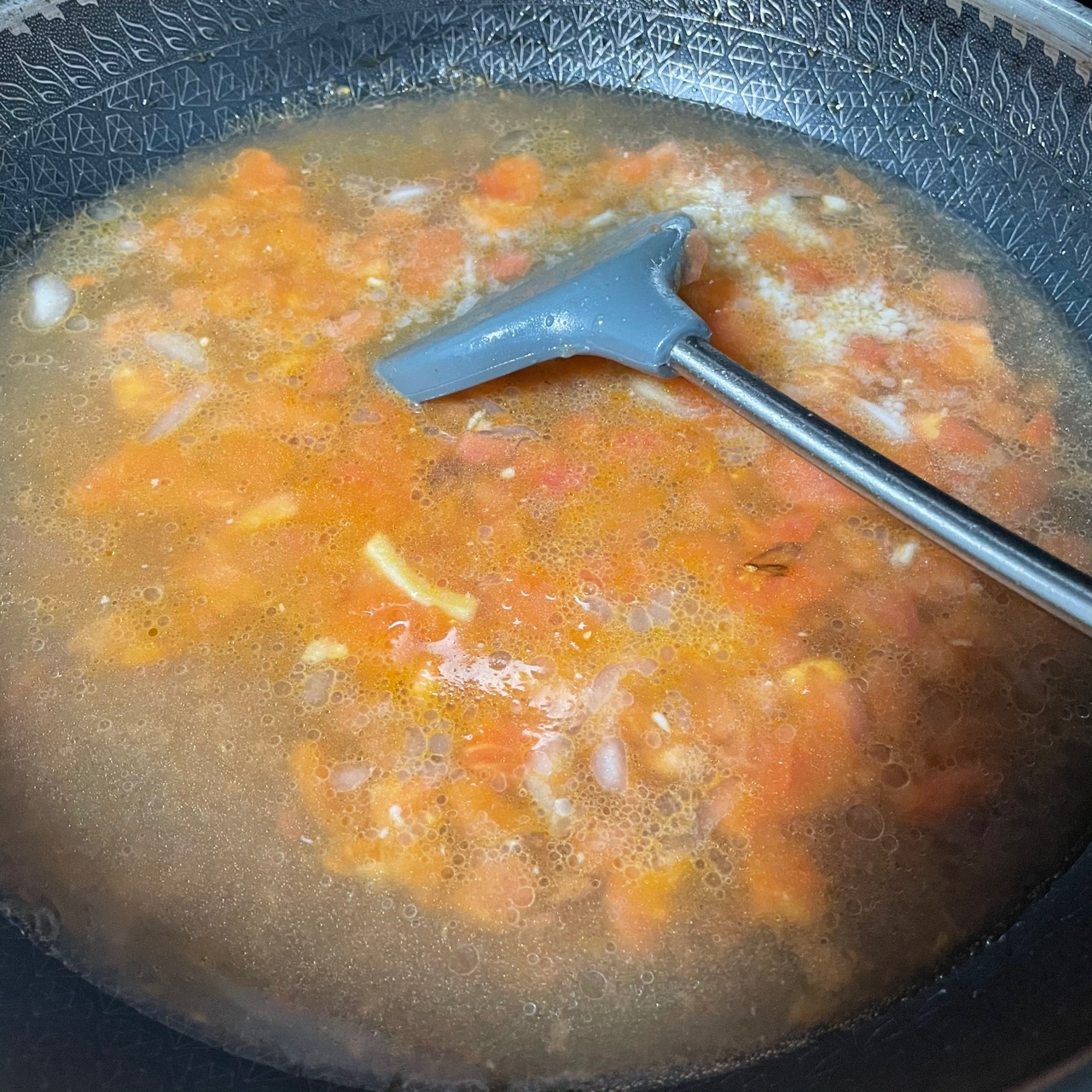 简单的番茄豆腐金针菇汤