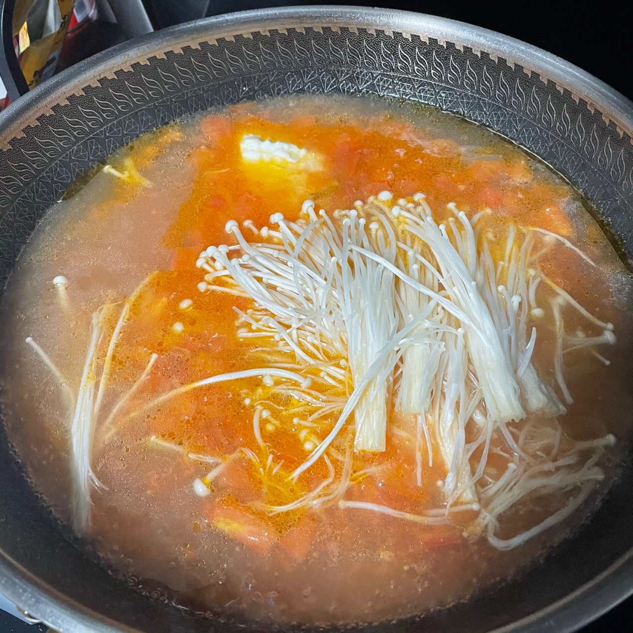 简单的番茄豆腐金针菇汤