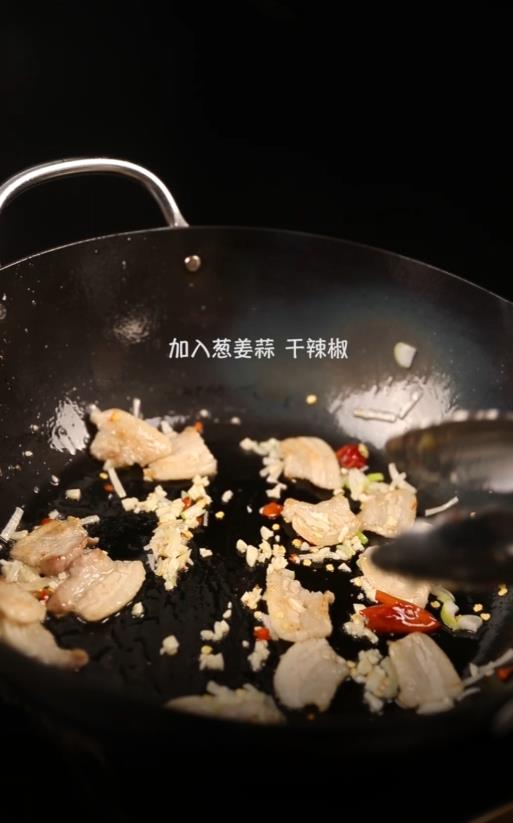 简单几步做出超下饭的糟辣干锅土豆片!