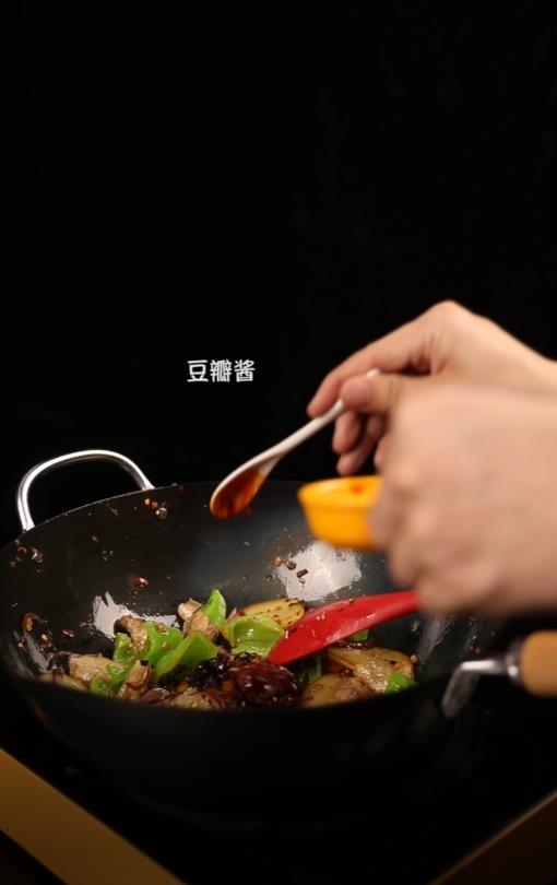 简单几步做出超下饭的糟辣干锅土豆片!