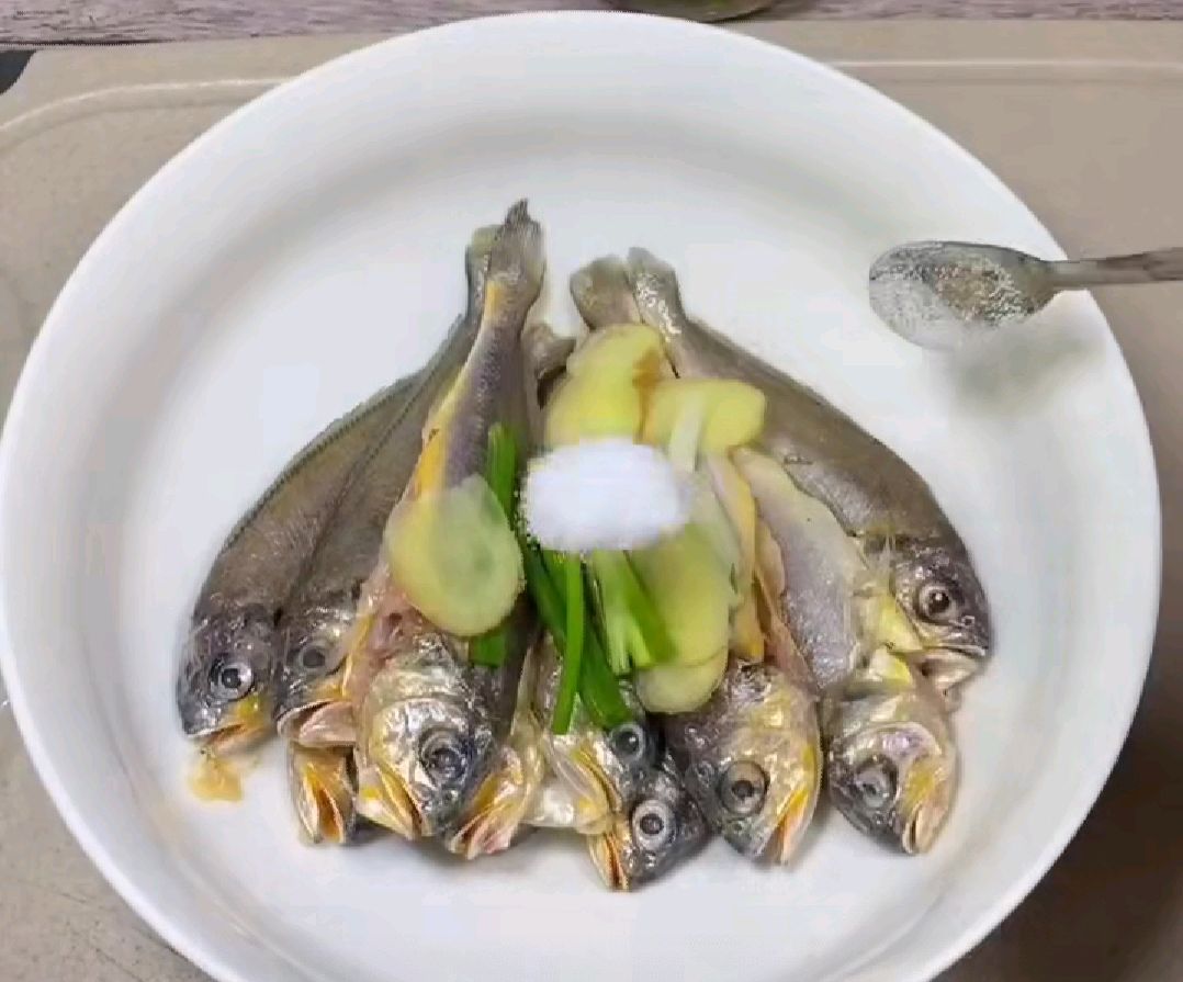 简单几步做出红烧小黄鱼