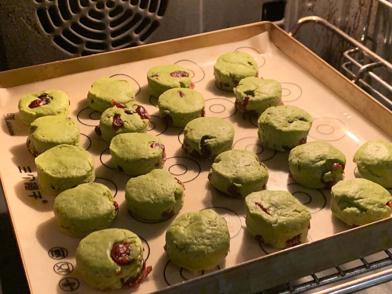 简单家庭圣诞小吃：蔓越抹茶司康