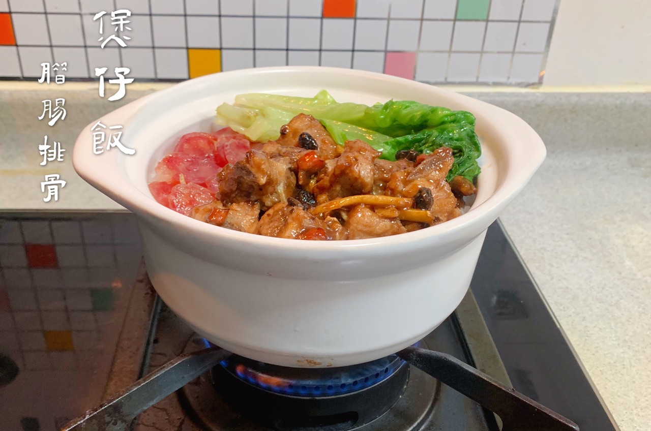 简单快手腊肠排骨煲仔饭