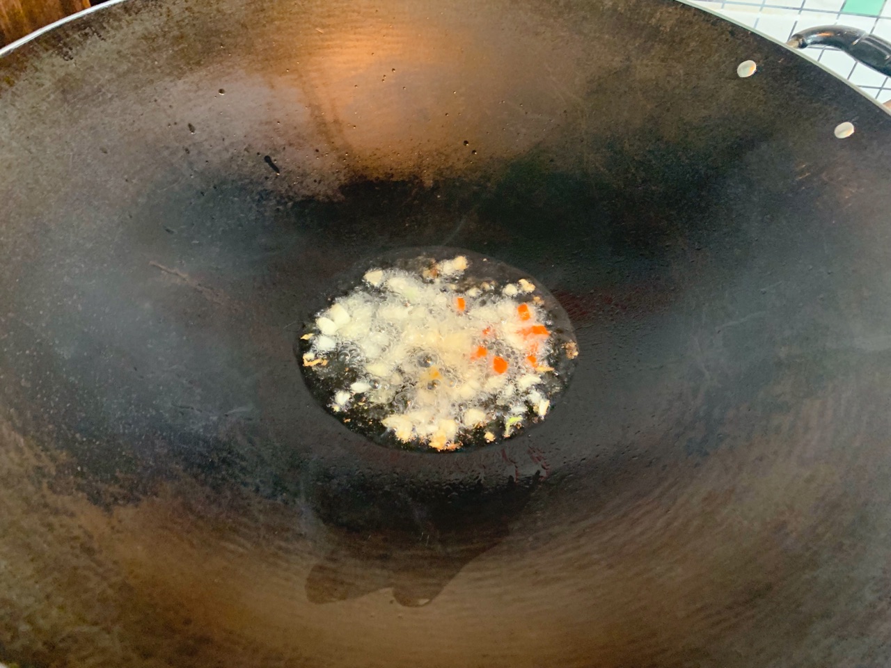 简单快手腊肠排骨煲仔饭