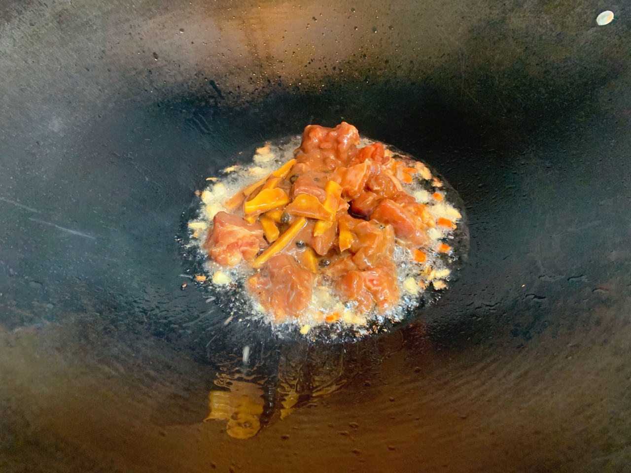 简单快手腊肠排骨煲仔饭