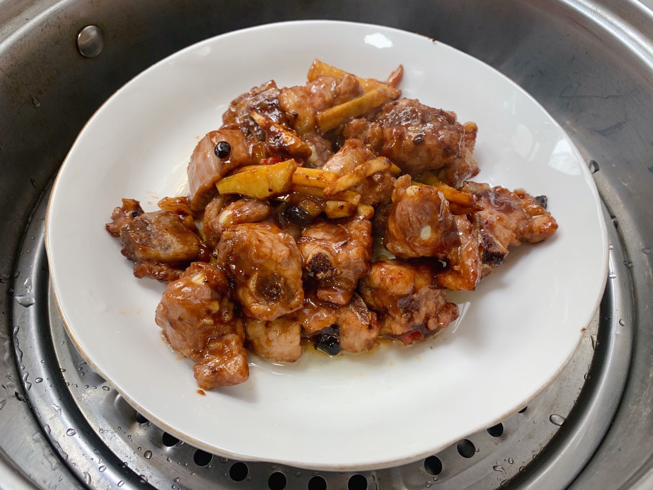 简单快手腊肠排骨煲仔饭
