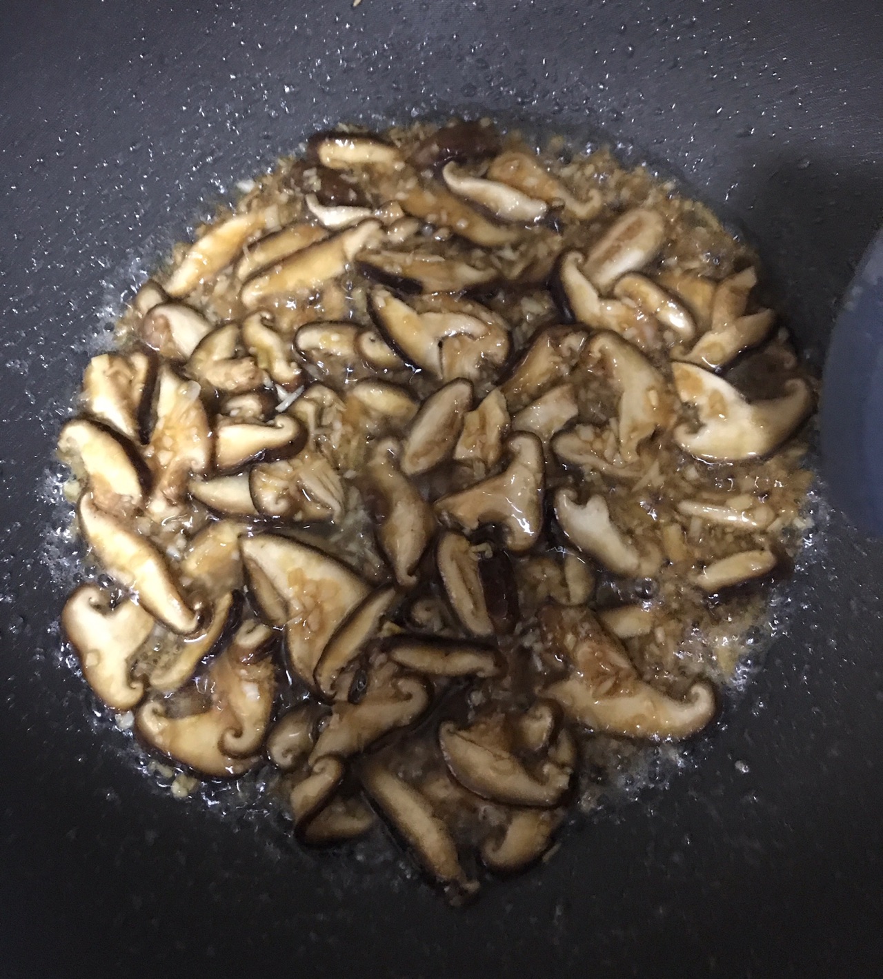简单美味的香菇油菜