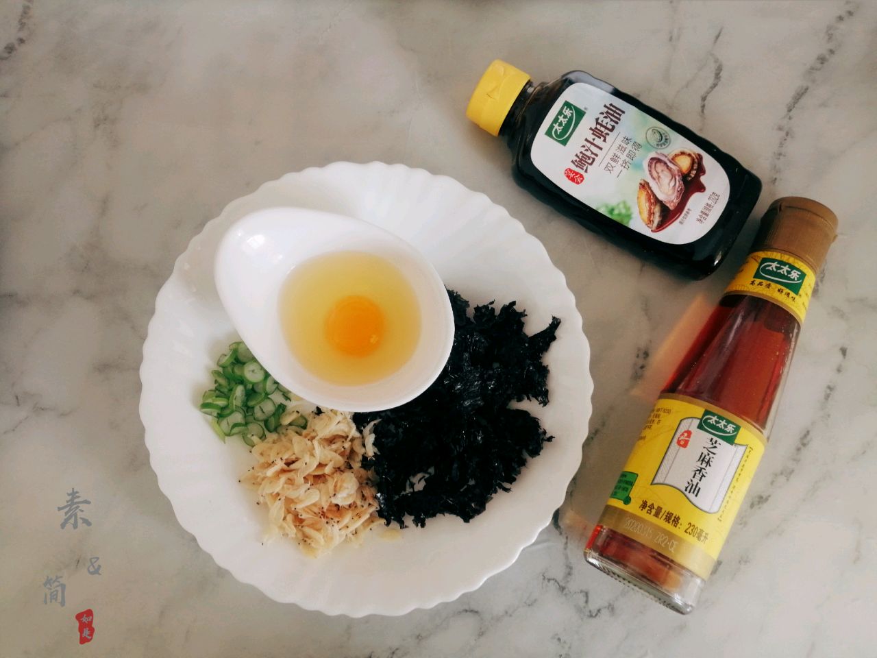 简单美味的紫菜虾皮蛋花汤。