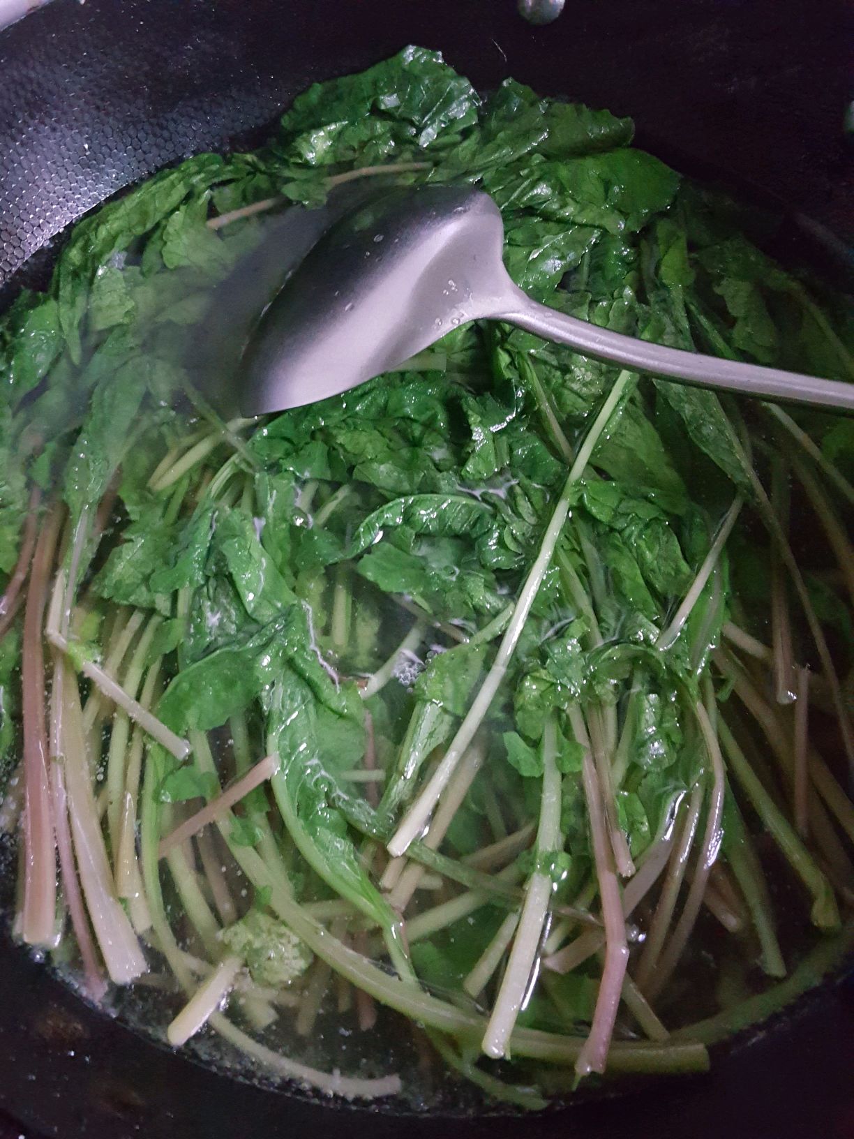 简单美味下饭菜——爆炒萝卜菜