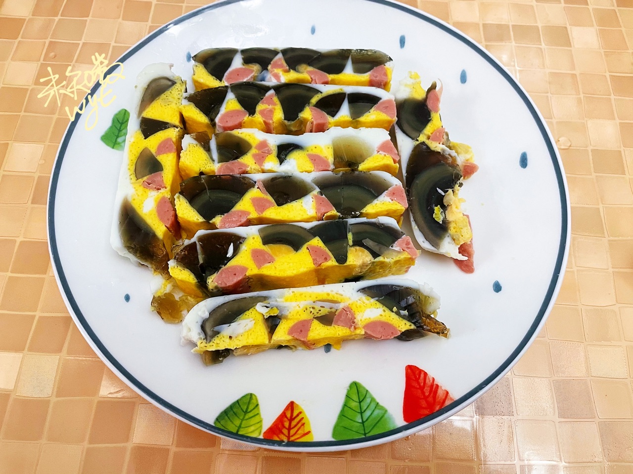 简单漂亮的三色蛋凉菜