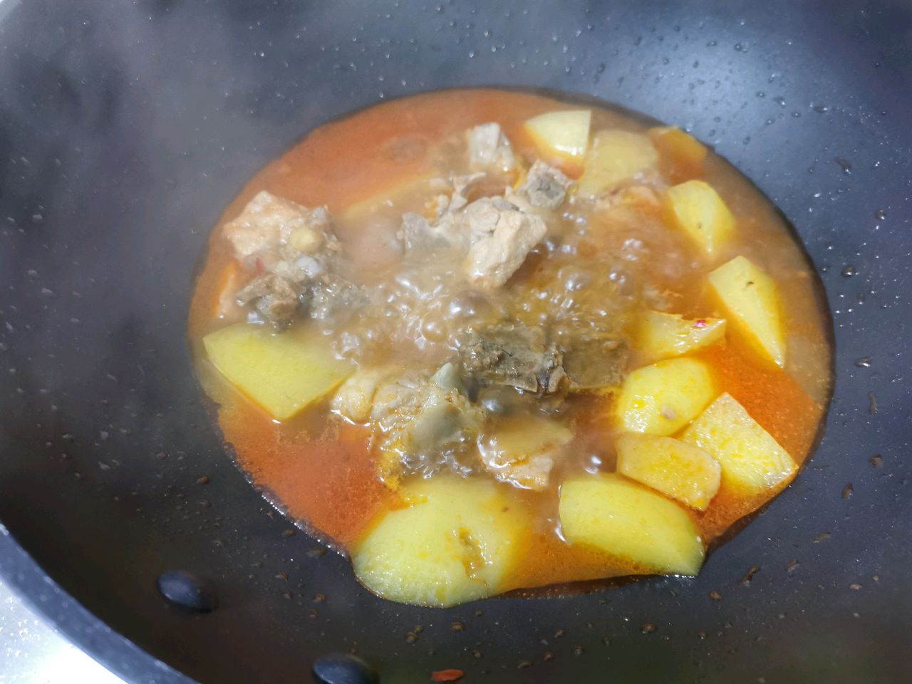 简单且居家必备的土豆烧排骨