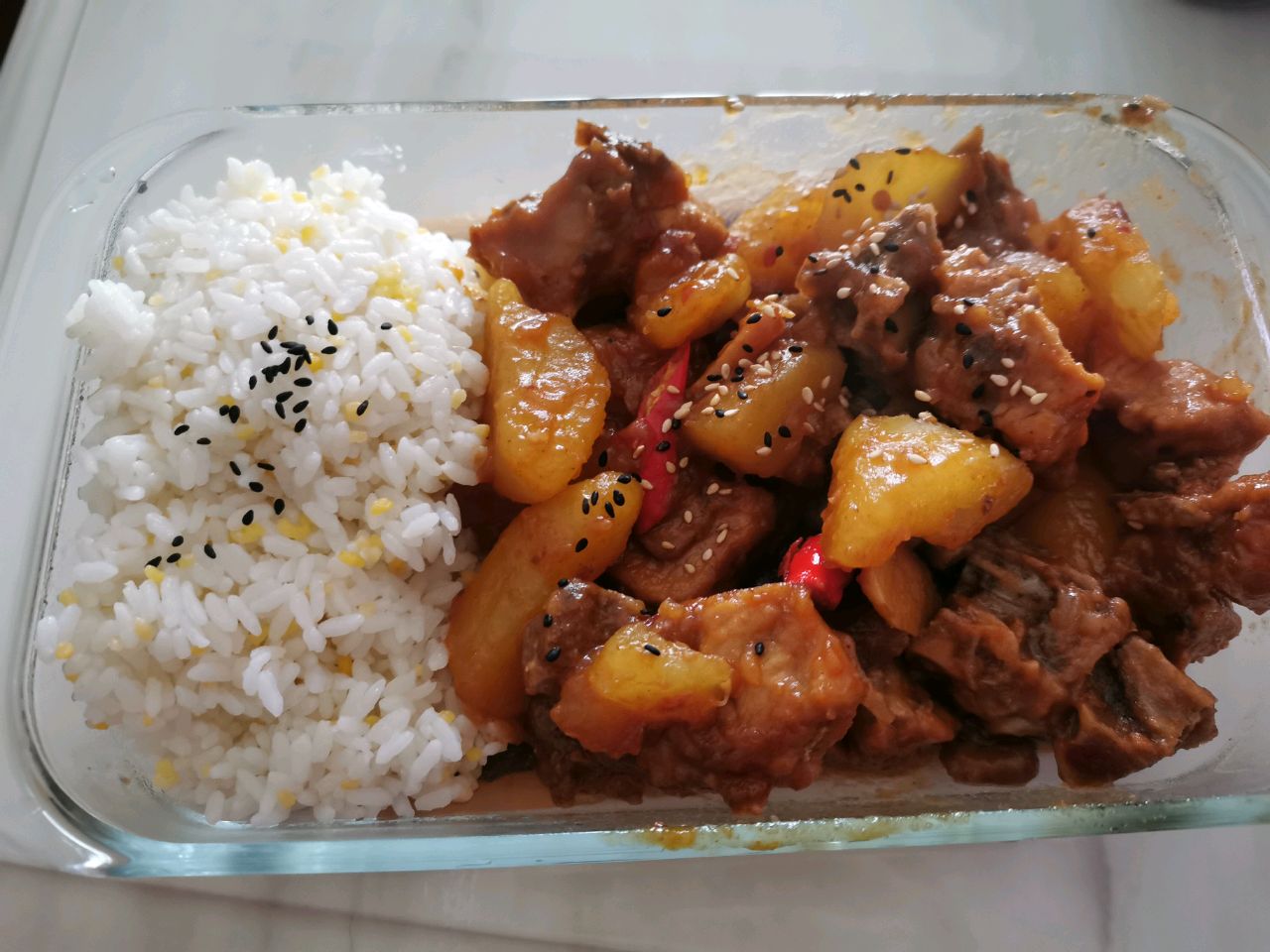 简单且居家必备的土豆烧排骨