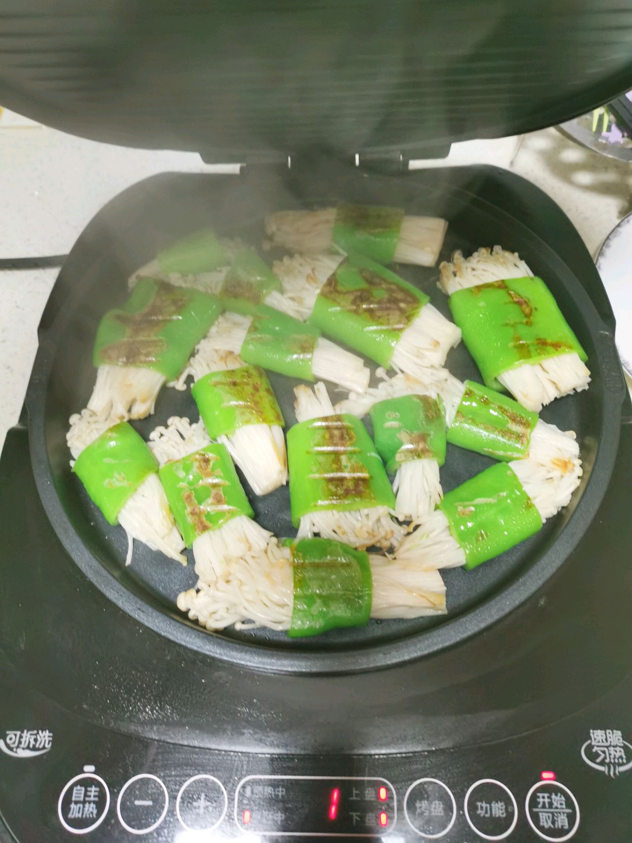 简单上手的虎皮尖椒金针菇