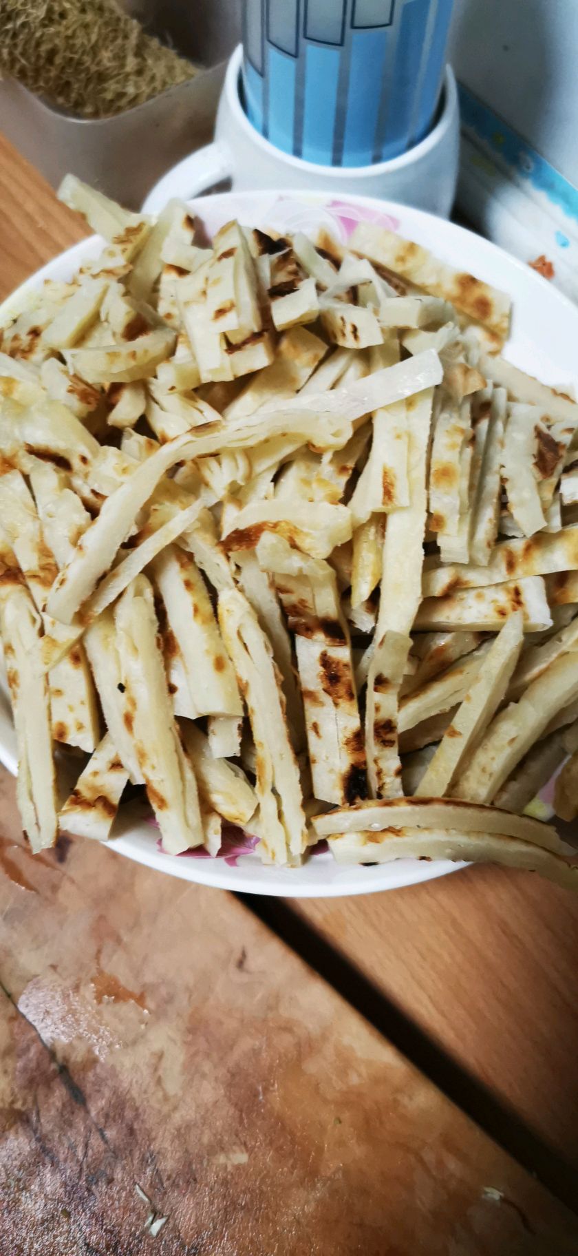 简单易学的洋白菜手掰肠炒饼